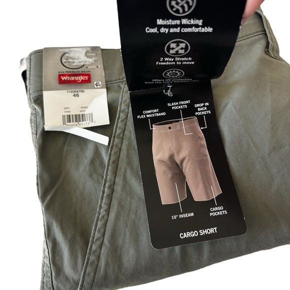 MEN'S Wrangler AUTHENTICS Stretch Olive Cargo Short - Picture 10 of 10